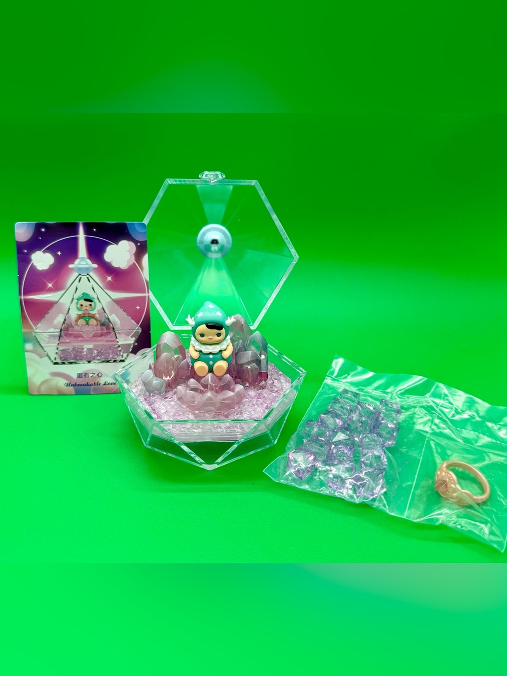 Pucky ring box with gems